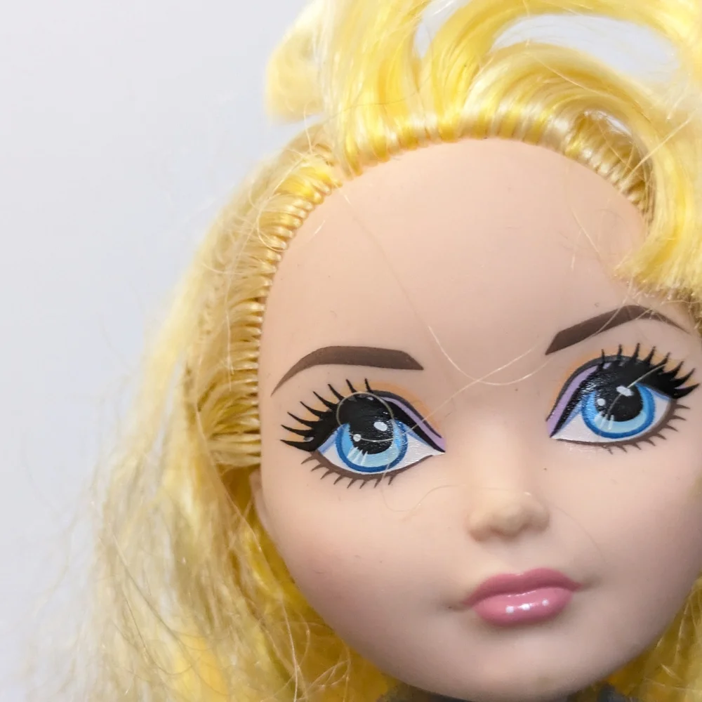 Ever After High Blondie Lockes Signature Royal Doll